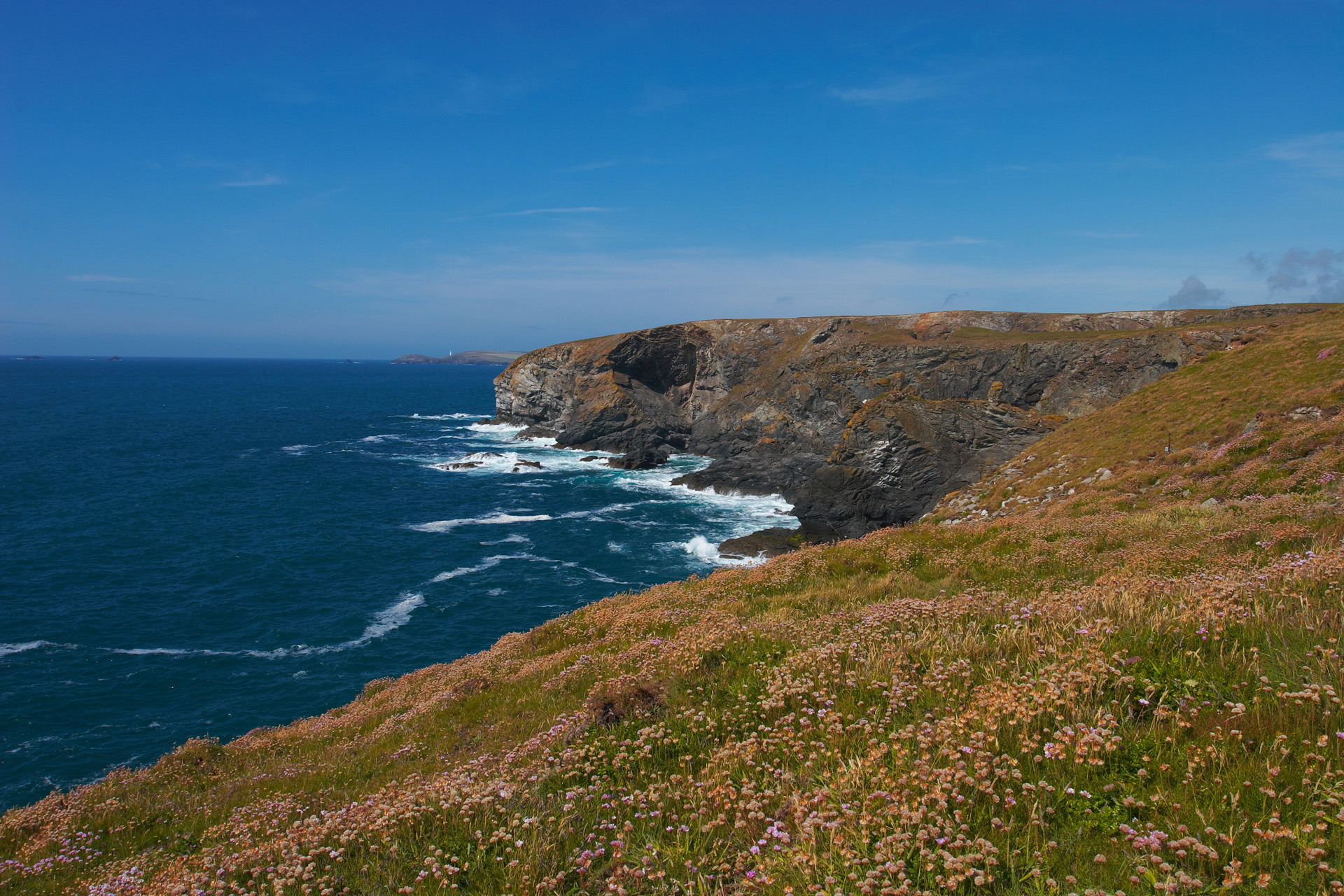 High Cove from near Park Head, between Bedruthan Steps and Portc